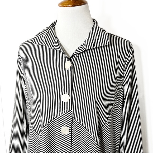 Ali Miles Black White Striped Asymmetrical Roll Tab Long Sleeve Buttondown Shirt - Picture 3 of 10